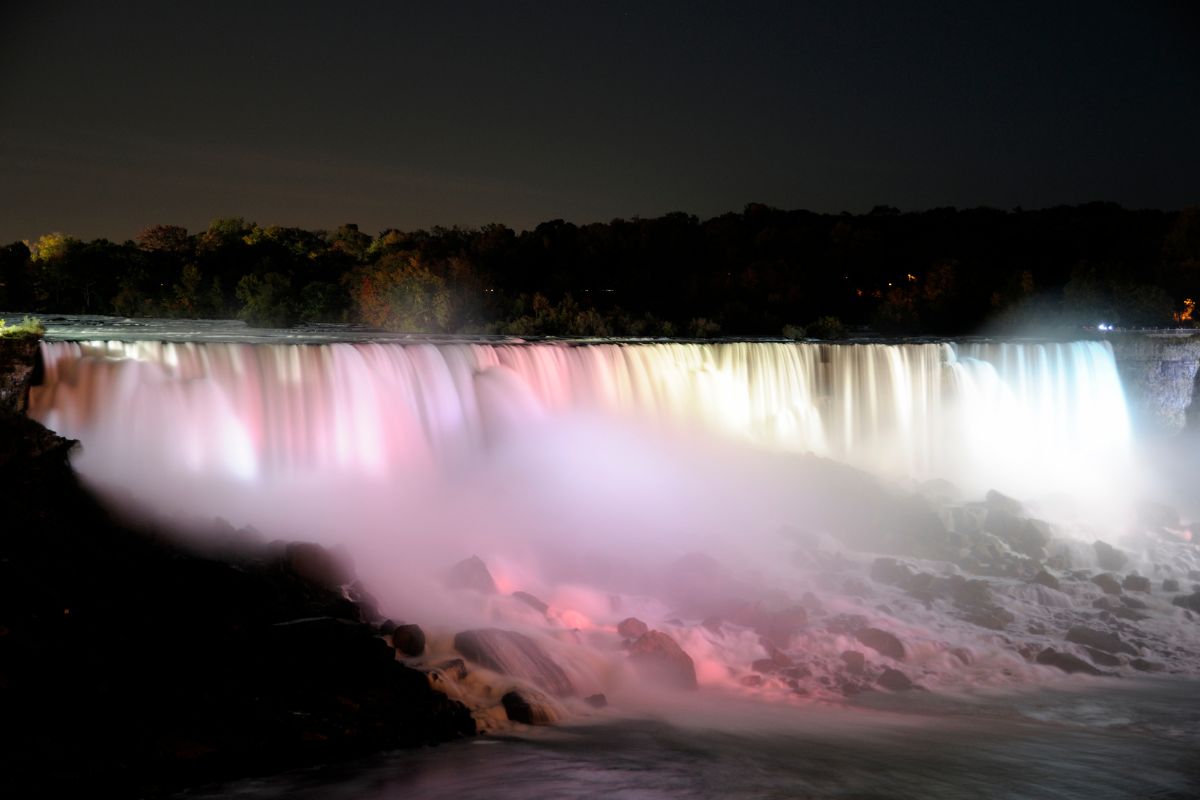 things to do in niagara falls at night